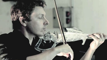 【楽器】3Dプリンターで「印刷」したバイオリンを使って一人バンド？！