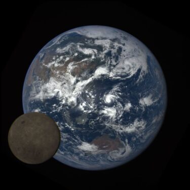 【天体】「月が地球に写り込む」映像を人工衛星が撮影とは？！